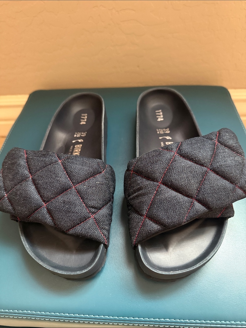 Birkenstock Sylt 1774 Denim Padded Quilted Sandals w/Red Stitching Sz 9 US 39